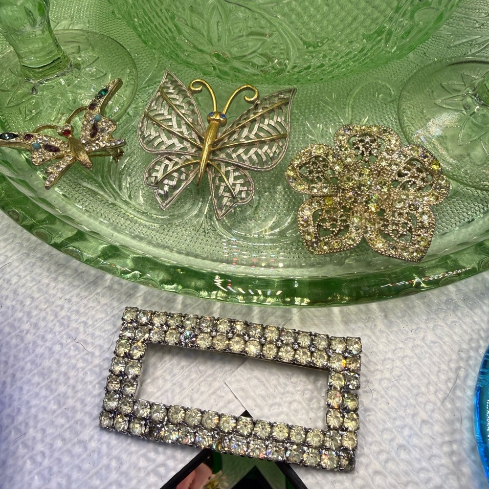 Gold Butterfly Crystal Brooch with Green and Purple Stones - Picture 5 of 6